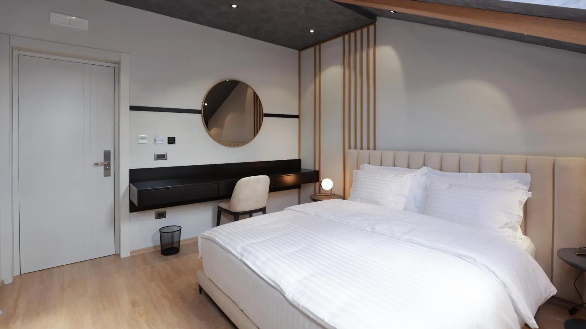 Gremmy Boutique Hotel Tiran