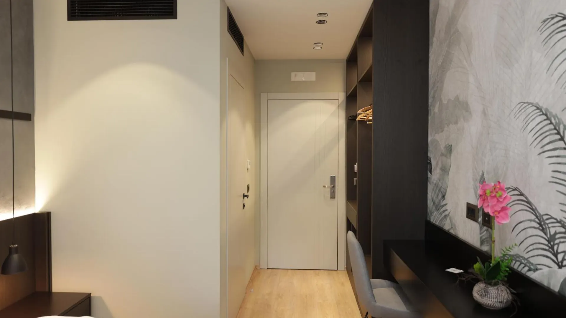 Gremmy Boutique Hotel Tiran