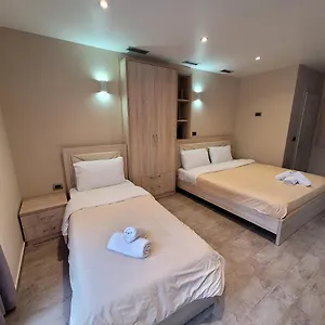 21-rooms Couette-café Tirana